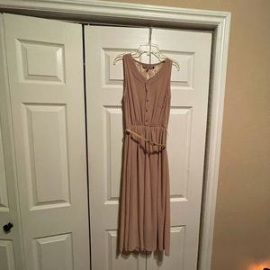 The hanger Beige flirty lace back Dress